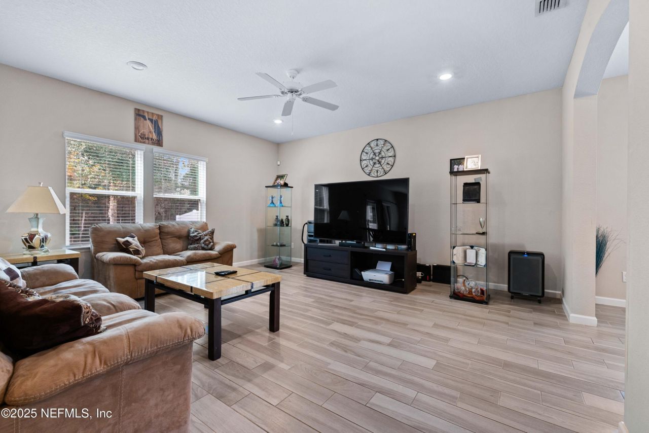 15815 Douglas Lake Drive, Jacksonville, FL 32218 Photo