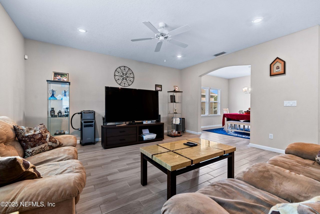 15815 Douglas Lake Drive, Jacksonville, FL 32218 Photo