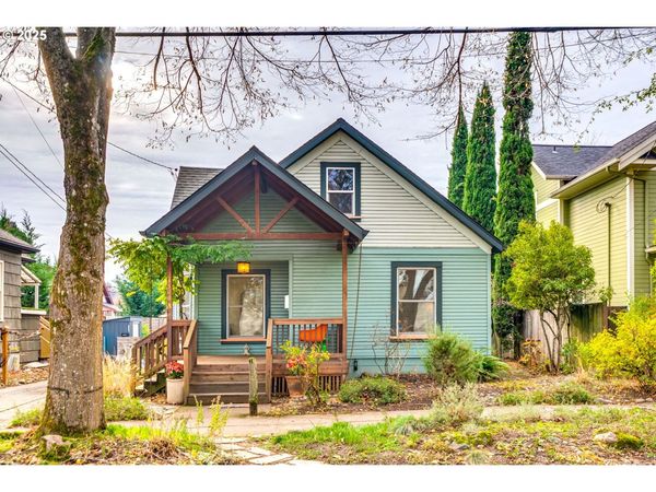 1566 SE SHERRETT ST, Unit A, Portland, OR 97202