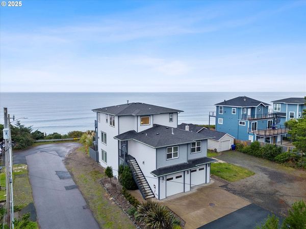 813 SW 9TH ST, Lincoln City, OR 97367