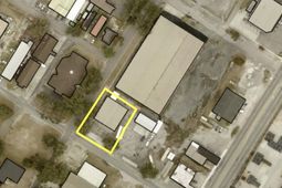 1434 Hawkins St. photo 4