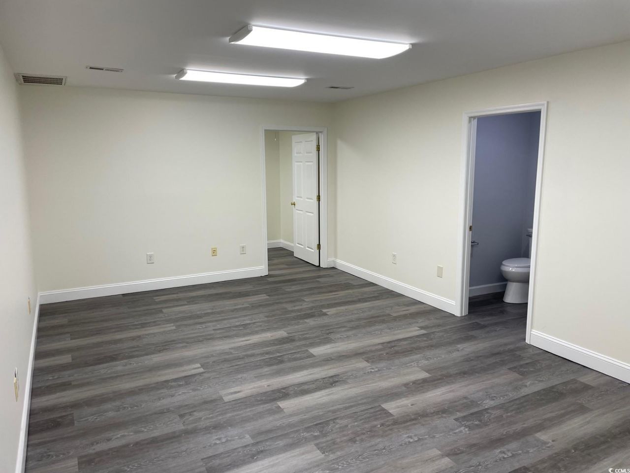 1434 Hawkins St. Photo 9