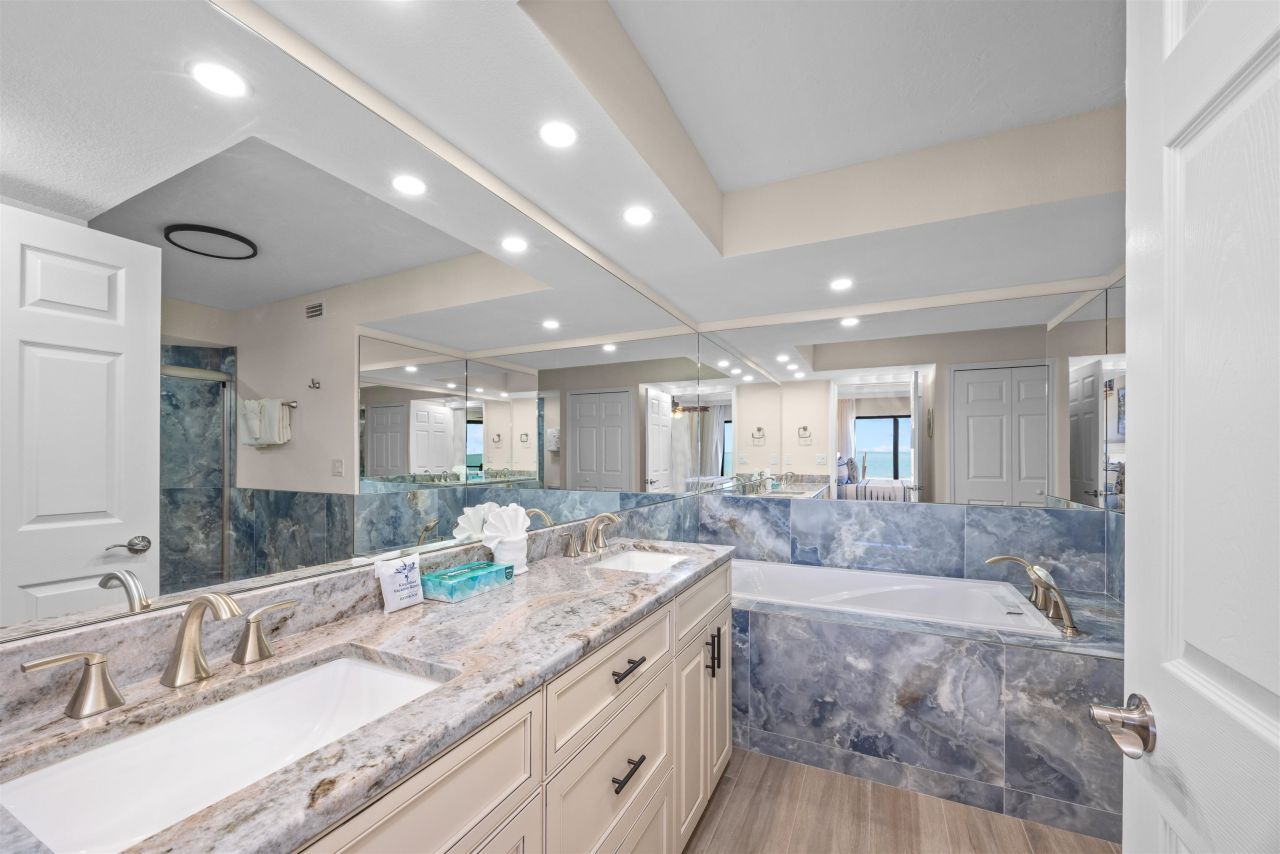 2445 W Gulf Dr, Unit 4E, Sanibel, FL 33957 Photo