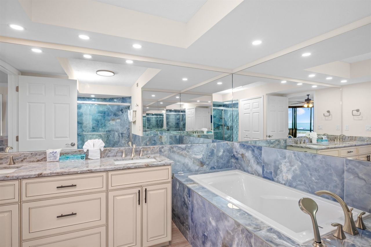 2445 W Gulf Dr, Unit 4E, Sanibel, FL 33957 Photo