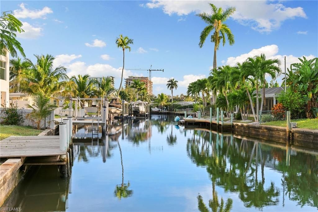 1794 Holiday Ln, Naples, FL 34104 Photo