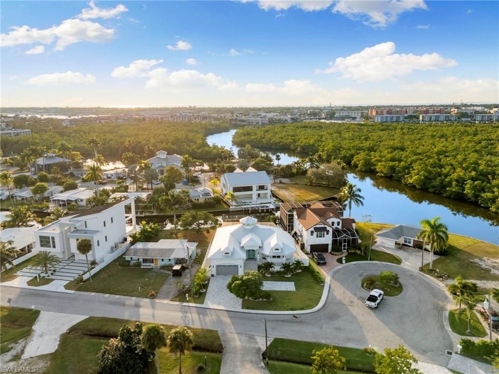 1794 Holiday Ln, Naples, FL 34104 Photo