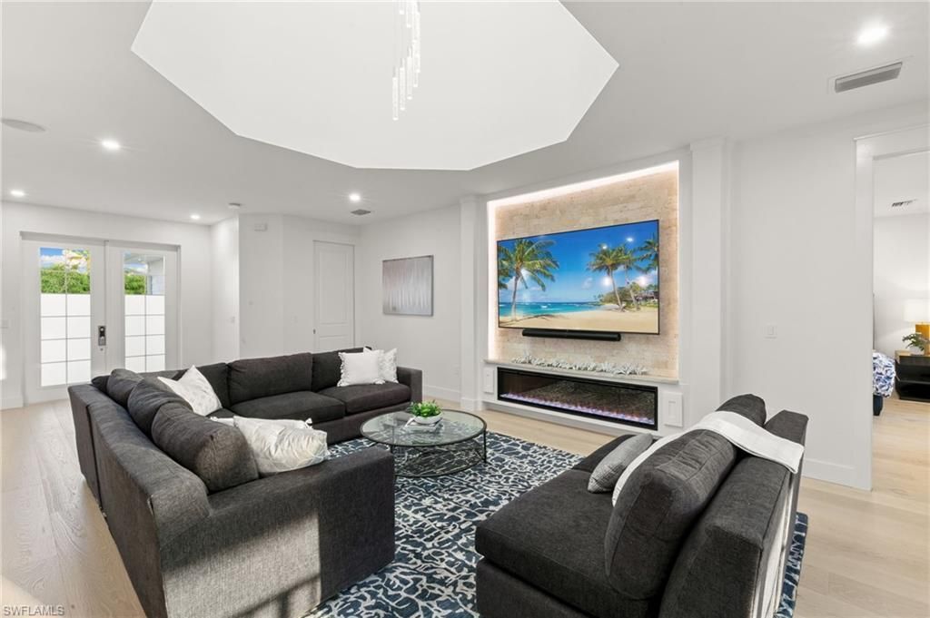 1794 Holiday Ln, Naples, FL 34104 Photo