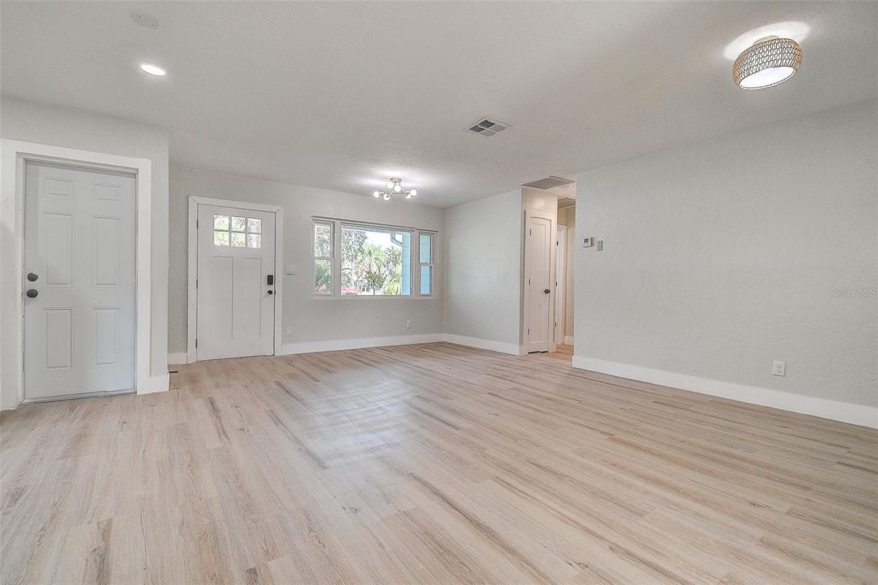 140 89th Avenue Ne, Saint Petersburg, FL 33702 Photo