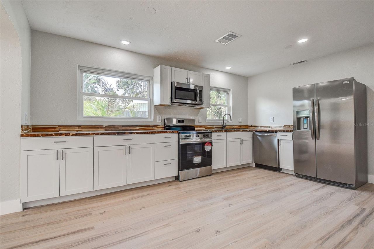 140 89th Avenue Ne, Saint Petersburg, FL 33702 Photo