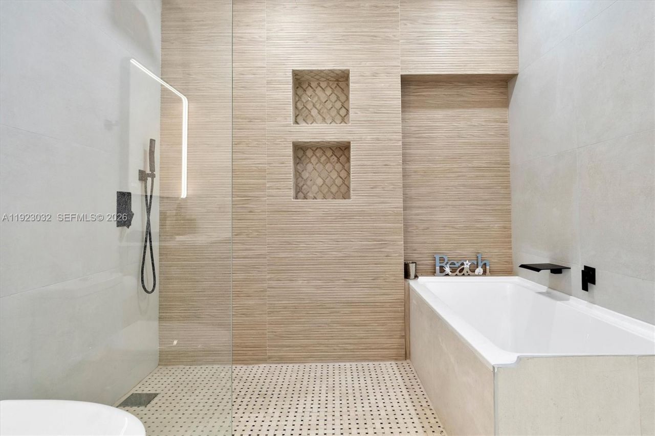 210 NE 107 St, Miami Shores, FL 33161 Photo