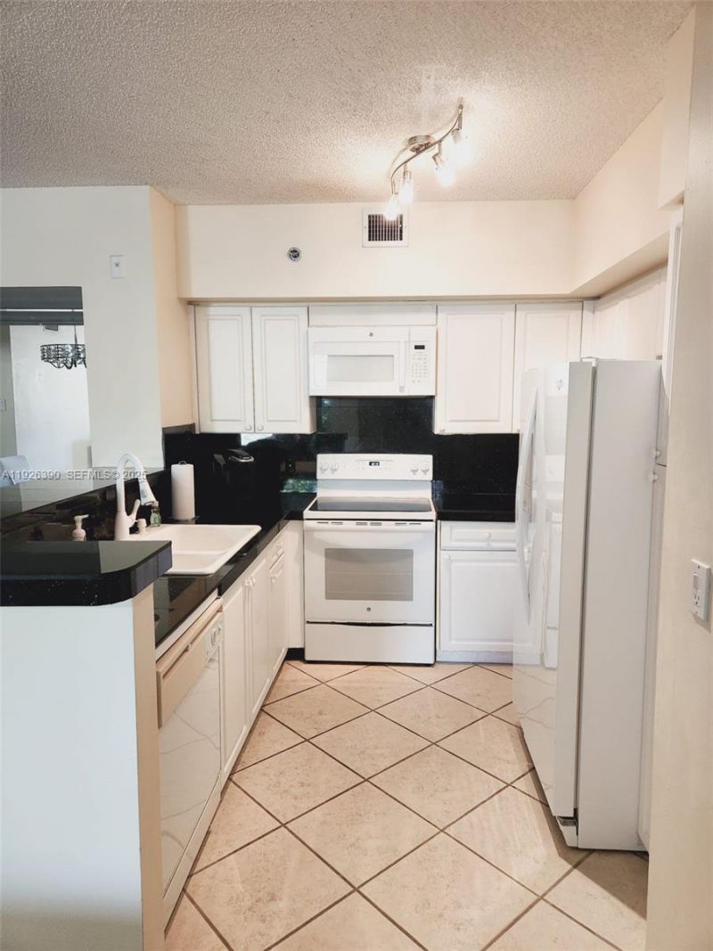19655 E Country Club Dr, Unit 6107, Aventura, FL 33180 Photo