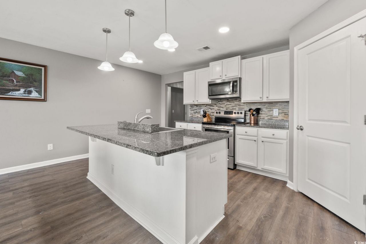 568 Mossbank Loop Photo 10