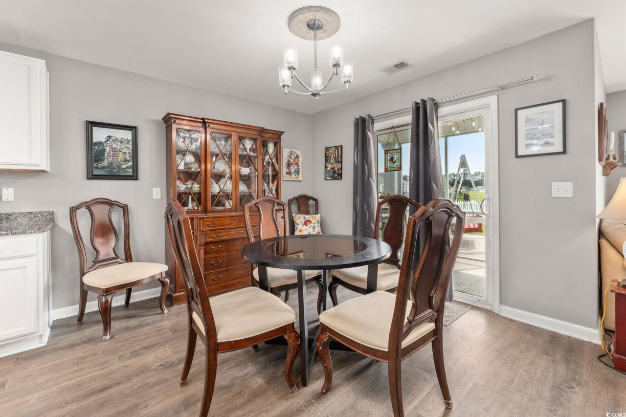 568 Mossbank Loop Photo 11