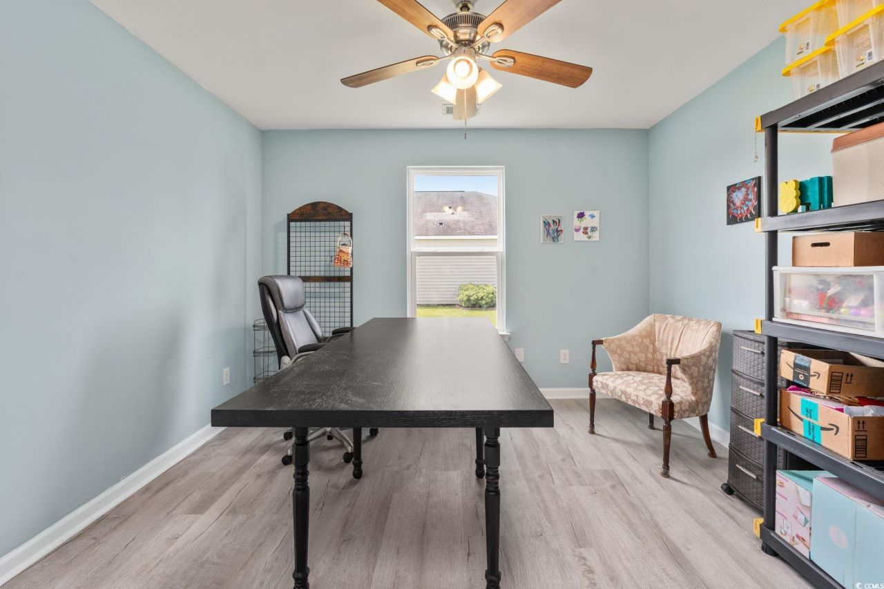 568 Mossbank Loop Photo 13