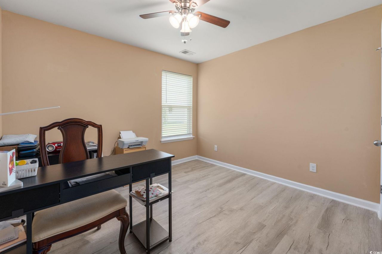 568 Mossbank Loop Photo 17