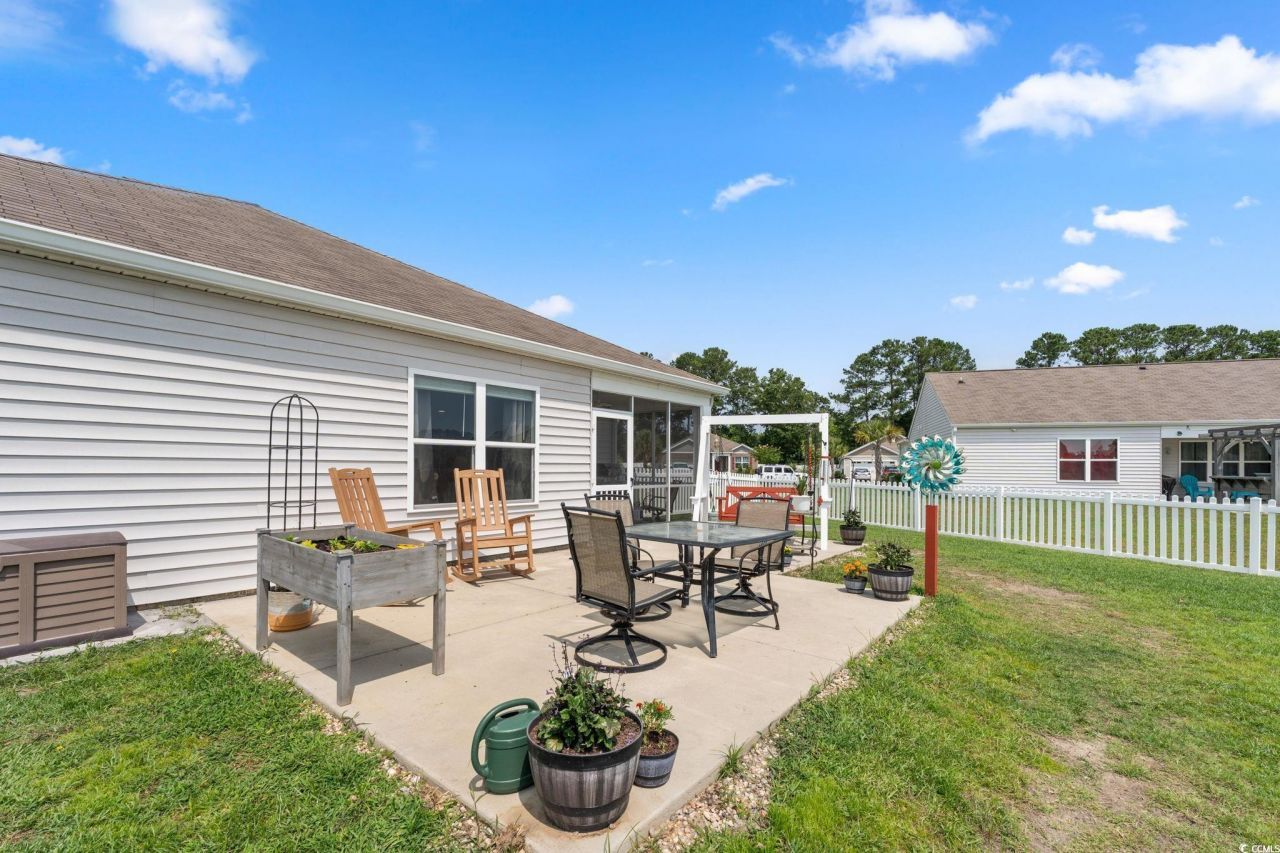 568 Mossbank Loop Photo 25