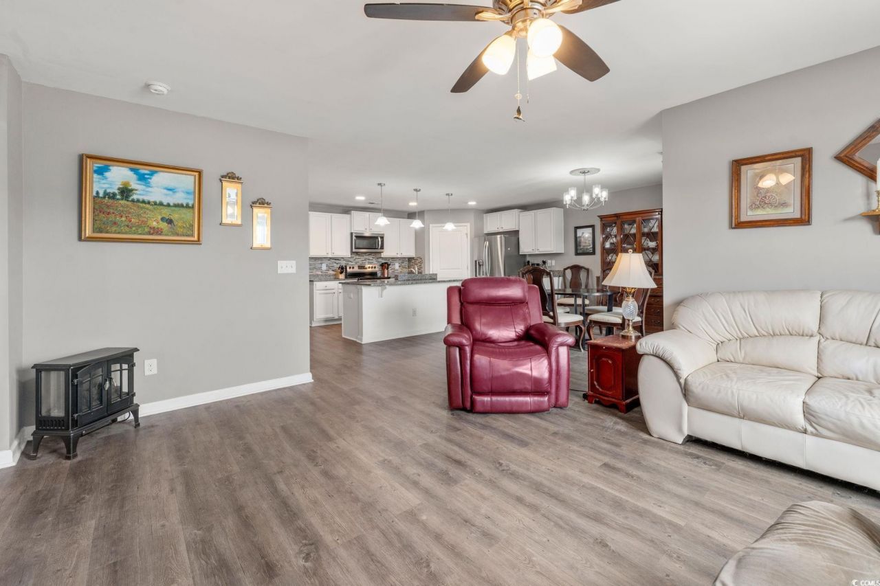 568 Mossbank Loop Photo 4