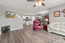 568 Mossbank Loop photo 4