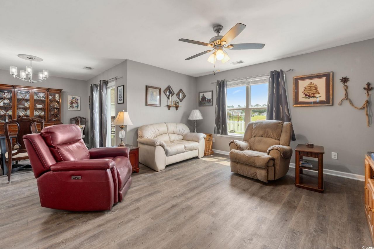 568 Mossbank Loop Photo 5