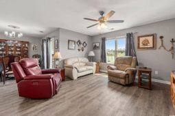 568 Mossbank Loop photo 4