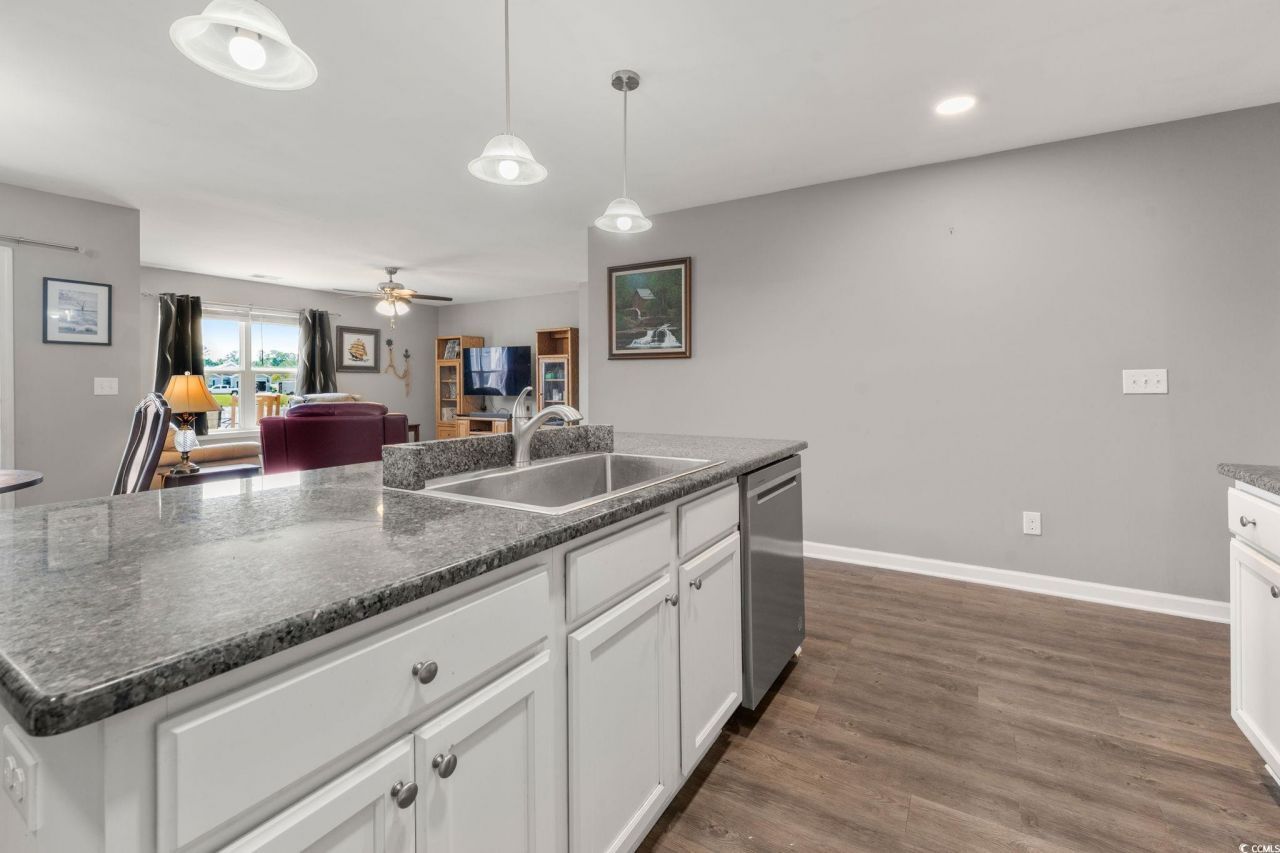 568 Mossbank Loop Photo 8