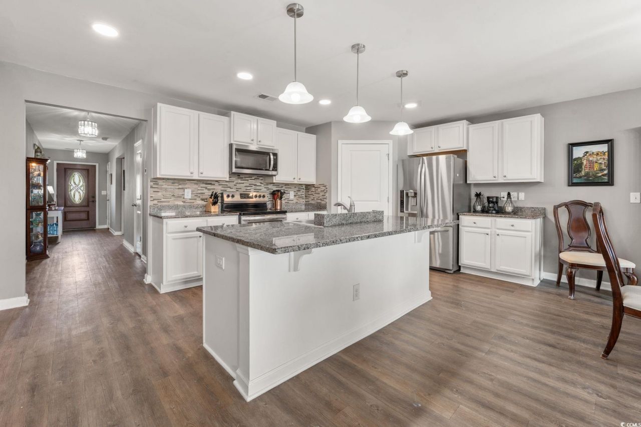 568 Mossbank Loop Photo 9