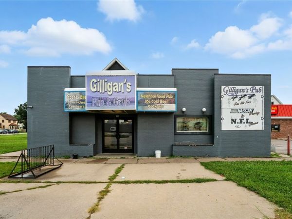 912 1st Ave, Cedar Rapids, IA 52405