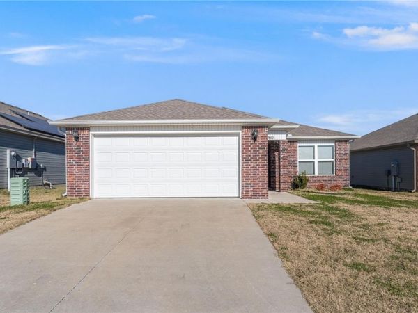 980 E Starling Street, Fayetteville, AR 72701