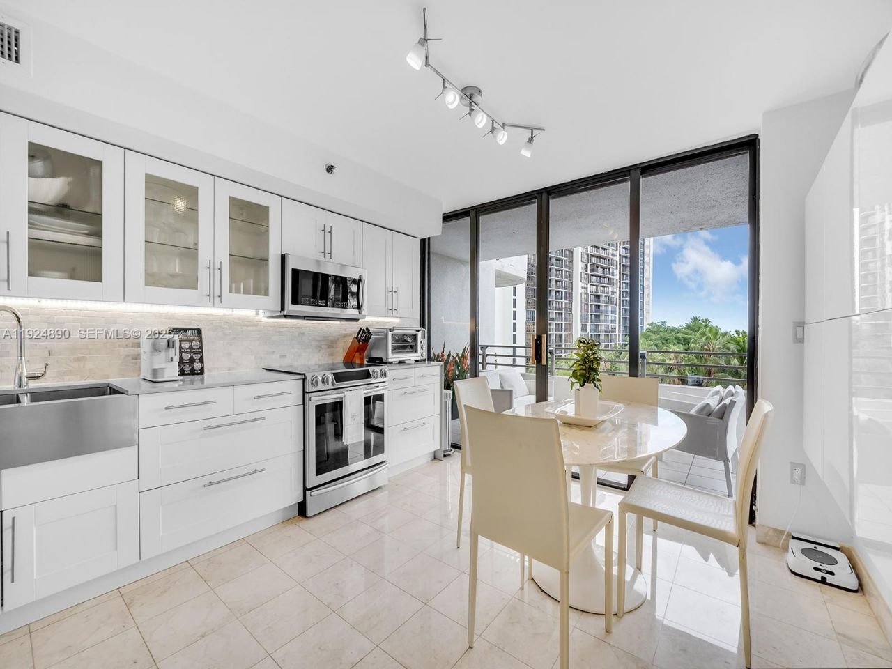 151 SE 15th Rd, Unit 501, Miami, FL 33129 Photo