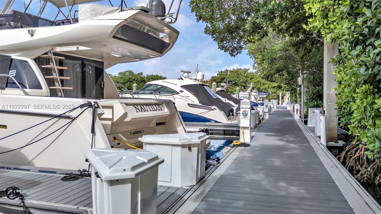 3575 Mystic Pointe Dr # 34, Aventura, FL 33180 Photo