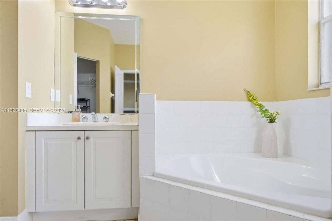 15369 SW 8th Ln, Miami, FL 33194 Photo