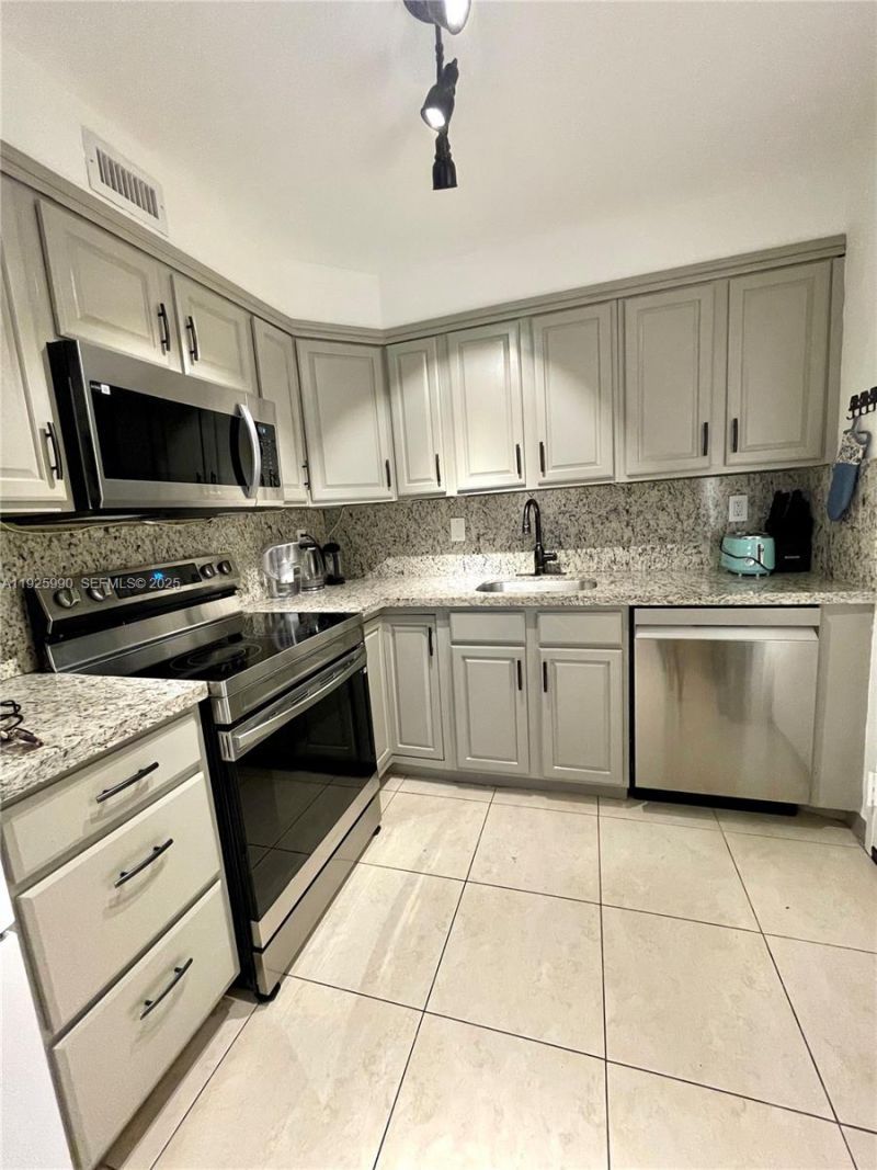 10101 E Bay Harbor Dr, Unit 402, Bay Harbor Islands, FL 33154 Photo