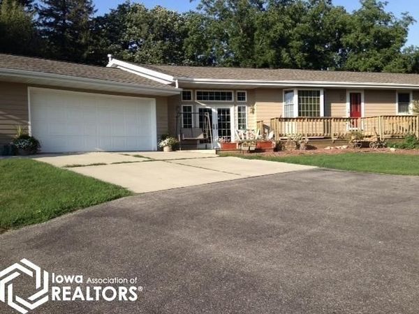 945 S 4th Street, Forest City, IA 50436