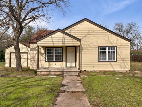 711 E Cowan Avenue, Mart, TX 76664
