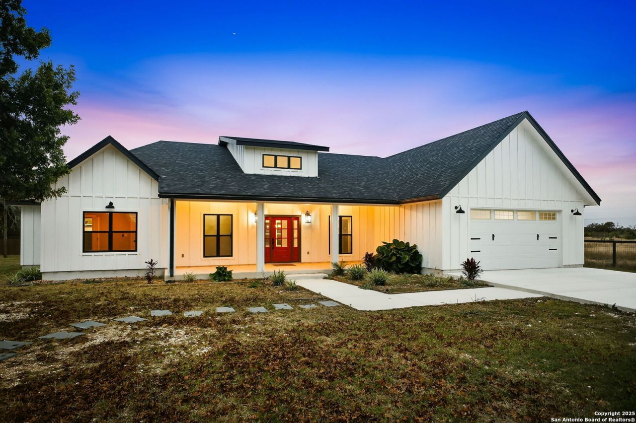 13932 State Highway 16, Pipe Creek, TX 78063 Main Photo