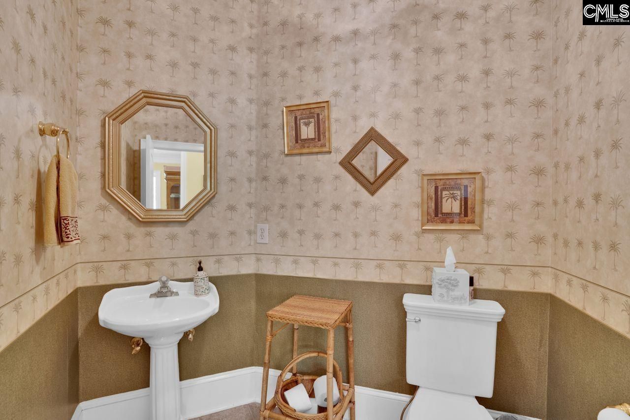 140 Leonard Drive  Photo 9