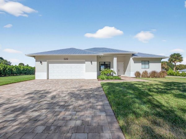 8249 SE Dharlys Street, Hobe Sound, FL 33455