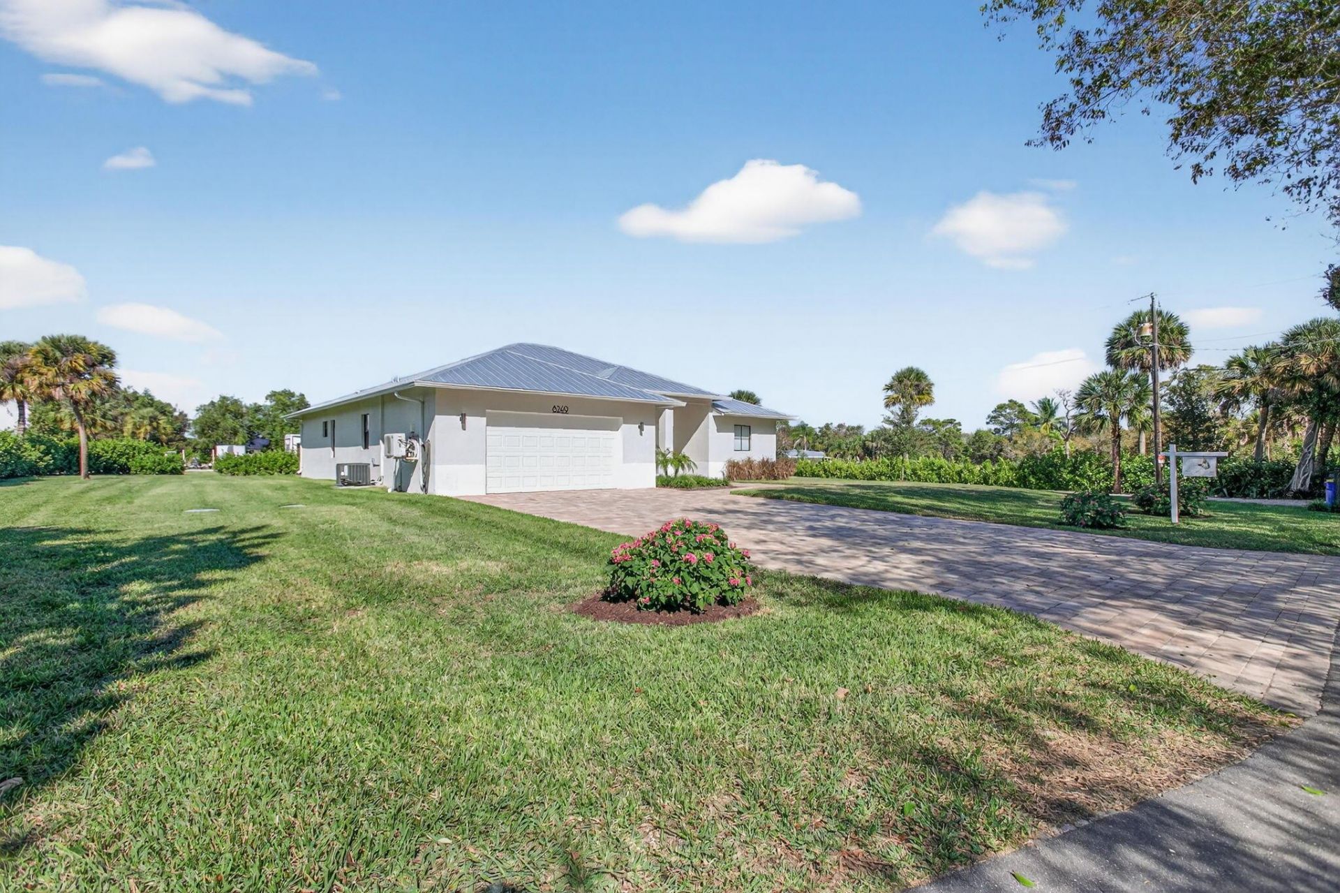 8249 SE Dharlys Street, Hobe Sound, FL 33455 Photo