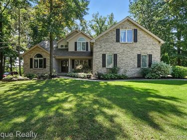 9446 Fair Oaks Drive, Goodrich Vlg, MI 48438