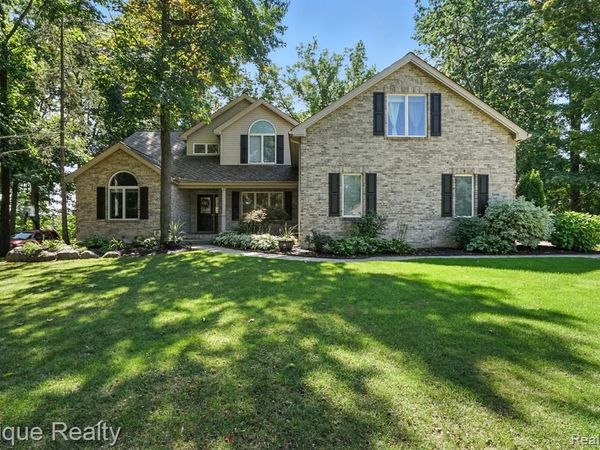 9446 Fair Oaks Drive, Goodrich Vlg, MI 48438