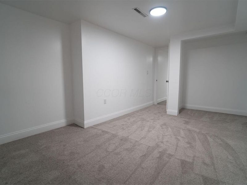 5137 Holbrook Drive, Columbus, OH 43232 Photo 14