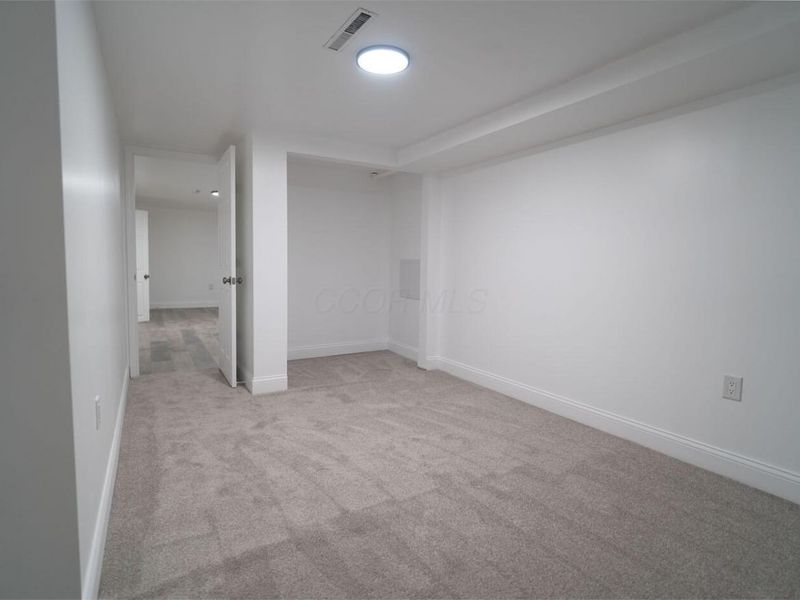 5137 Holbrook Drive, Columbus, OH 43232 Photo 15