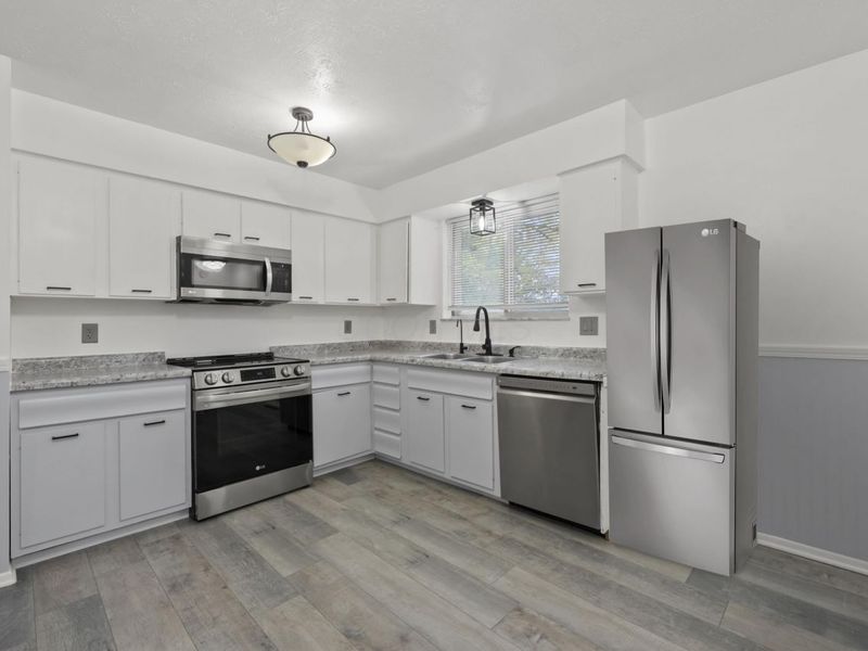 5137 Holbrook Drive, Columbus, OH 43232 Photo 5