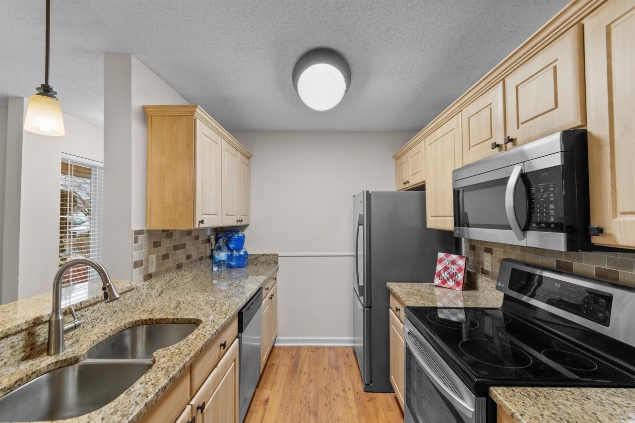 2262 Andover Dr. Photo 5