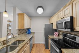 2262 Andover Dr. photo 4