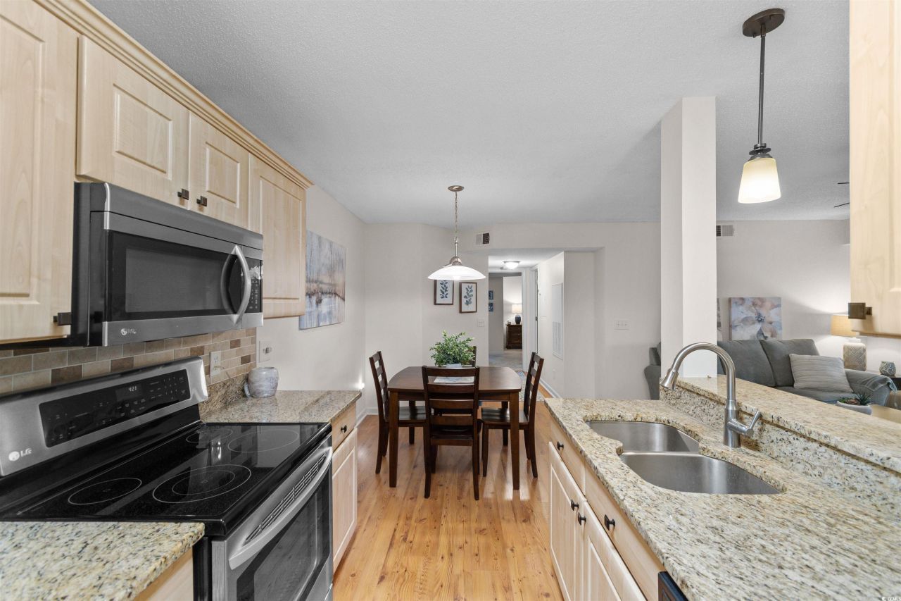 2262 Andover Dr. Photo 6