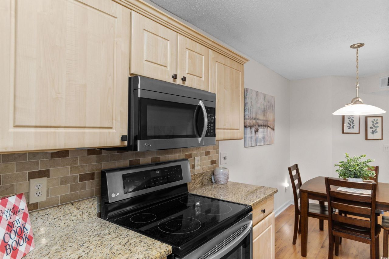 2262 Andover Dr. Photo 7