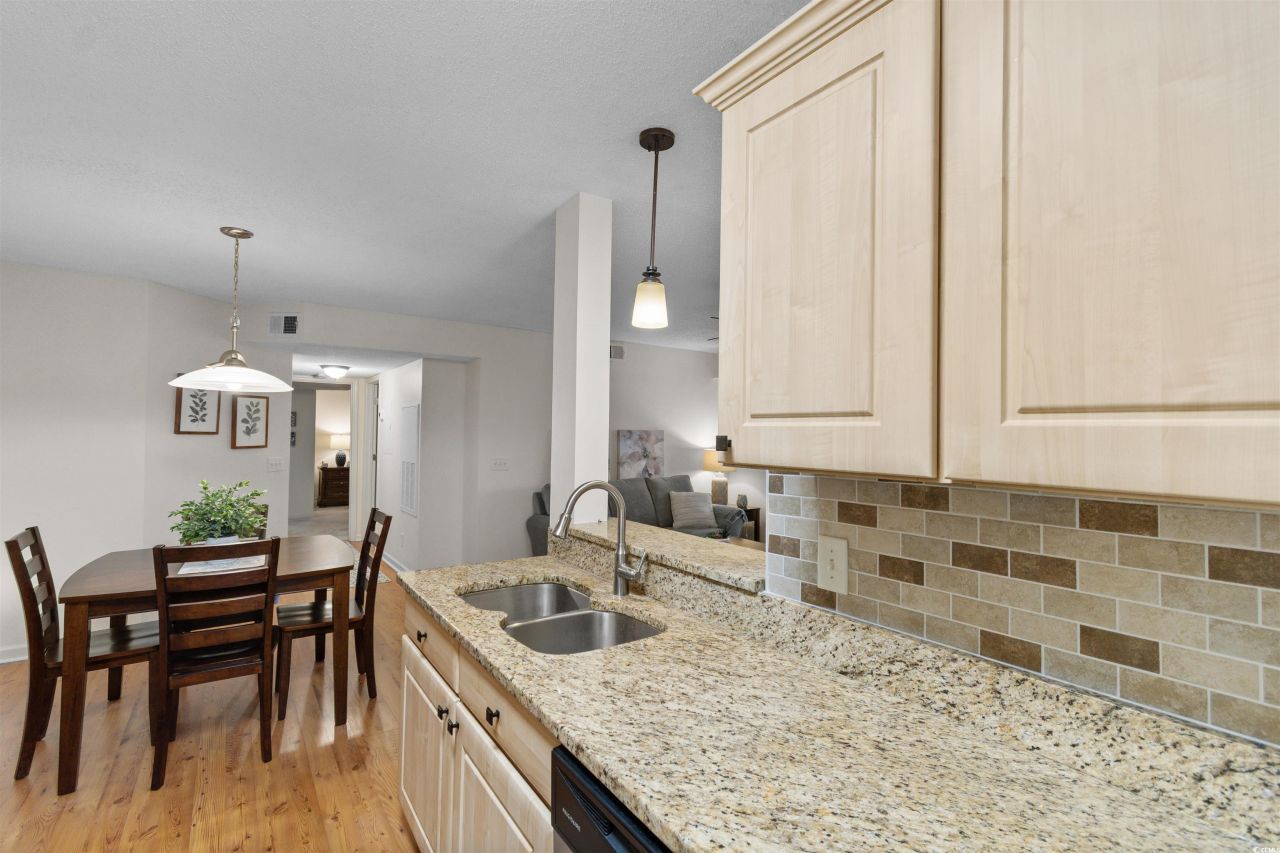 2262 Andover Dr. Photo 8