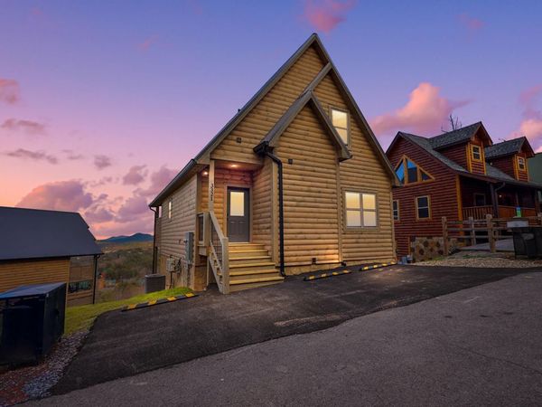 3321 Pine Peak Way, Sevierville, TN 37862