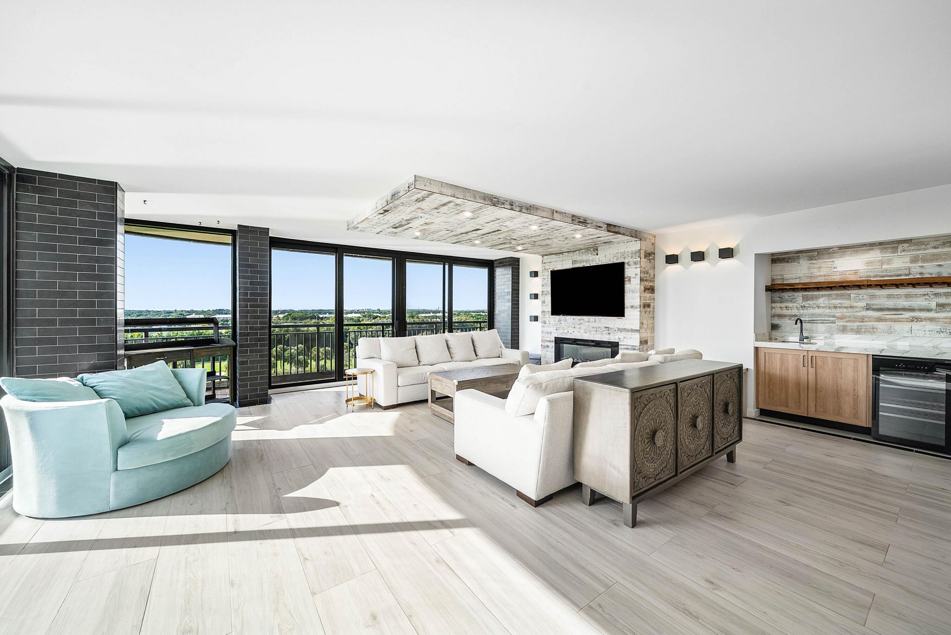 2427 Presidential Way, Unit 802, West Palm Beach, FL 33401 Photo